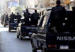 ضبط هاربين وحائزي مخدرات وأسلحة ومخالفات تموينية في حملات أمنية بالمحافظات