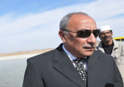 محافظ أسوان يوجه بتشغيل الآبار الإرتوازية بمنطقة الشلال لتعويض نقص المياه