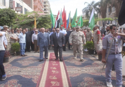 محافظا المنوفية والمنيا يضعان اكاليل الزهور على النصب التذكاري لشهداء اكتوبر