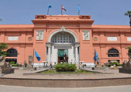 مصر تستعيد تمثالا فرعونيا بعد تهريبه لفرنسا