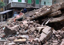 مصرع 4 اشخاص واصابة 8 اخرين في انهيار عقار المنتزة بالأسكندرية