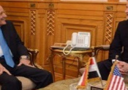 وزير الإنتاج الحربي يبحث مع السفير الأمريكي استئناف عمل مصنع الدبابات