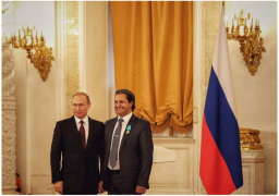 بالصور ..الرئيس الروسى يمنح أستاذا بجامعة حلوان وسام “بوشكين” للثقافة والفنون