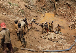 ارتفاع ضحايا الانهيار الأرضي ببورما إلى أكثر من 90 قتيلًا