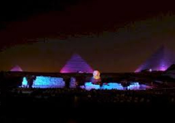 منطقة آثار الهرم: الأهرامات تضيء بعلمي روسيا وفرنسا في تمام الـ 9.30 مساء رفضًا للإرهاب