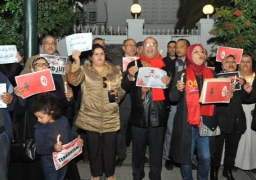 الرباط: مغاربة يتضامنون بالشموع مع تونس