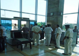 القبض على 40 هاربا من تنفيذ أحكام بمطار القاهرة