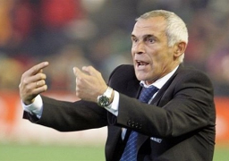 تعليمات خاصة من “كوبر” لمدافعي المنتخب الوطني قبل مواجهة تشاد