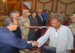 توزيع شيكات التعويضات على بعض متضررى السيول بالبحيرة والإسكندرية