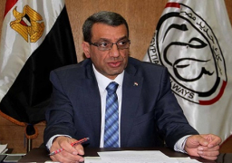 جولة مفاجئة لرئيس السكك الحديدية في محطة مصر