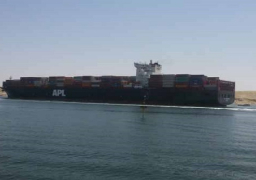 سفينة حاويات دانماركية عملاقة تعبر قناة السويس في طريقها للبحر الأحمر