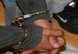 ضبط راكبين بمطار القاهرة حاولا تهريب 210 آلاف دولار