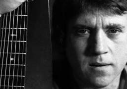 قالب وجه الشاعر “فيسوتسكي” يباع بـ 55 ألف يورو في المزاد