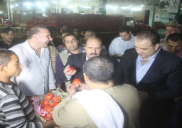 محافظ الفيوم يتفقد معرض السلع الغذائية بالقطاع الخاص وشادر الخضر والفاكهة