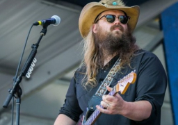 المغني كريس ستيبلتون يتصدر القوائم بعد فوزه بجوائز موسيقى الكانتري