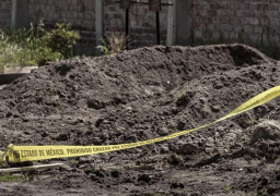المكسيك تحقق مع مسؤولي أمن بشأن مقبرة جماعية