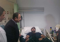 وزير الداخلية يزور مصابي الشرطة ورجال القضاء فى حادث الفندق بالعريش