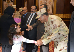 بالصور….الجيش الثانى الميدانى يكرم المصابين وأسر الشهداء من القوات المسلحة والشرطة المدنية