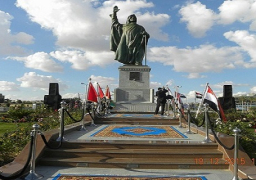 إزاحة الستار عن تمثال للشيخ زايد بمدخل المدينة في احتفالية كبرى