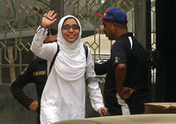 إخلاء سبيل “إسراء الطويل” وإلزامها بعدم مغادرة مسكنها على ذمة تحقيقات “لجان الإخوان الالكترونية”