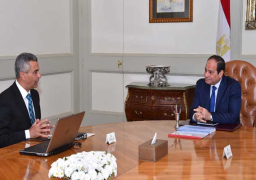 السيسي يجتمع بوزير النقل ويطلع على الموقف التنفيذي لشبكة الطرق القومية