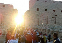 الشمس تتعامد على قدس أقداس آمون بالكرنك بحضور 1650 سائحاً