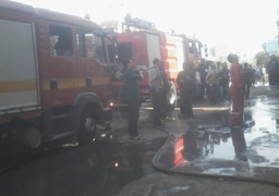 النيابة تعاين موقع حريق أحد المطاعم في بنها