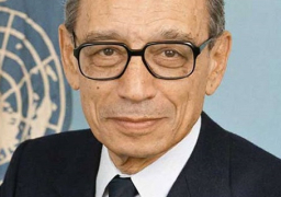 بطرس غالى يؤكد أهمية الارتقاء باللغة العربية وحمايتها