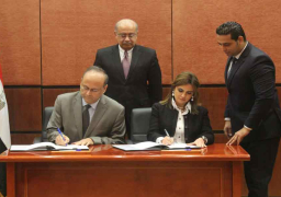 رئيس الوزراء يشهد التوقيع على اتفاق قرض البنك الدولي بمليار دولار