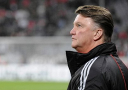 لويس فان جال يعتزم الاستقالة اذا ما خسر المان يونايتد امام تشيلسى