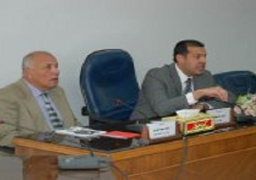 محافظ أسيوط لرؤساء المراكز والاحياء: ” كل منكم قائد في مكانه”