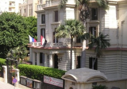 مدير المركز الثقافي الروسي يكرم الأخويين محمد وأشرف الأزهري ونهي براده