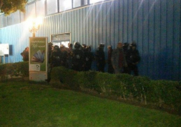 انتشار قوات الأمن أمام مقر النادي الأهلي تحسبا لحضور الأولتراس