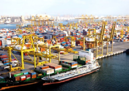 ميناء دمياط يستقبل 10 سفن للحاويات والبضائع العامة