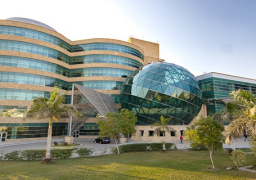 وزير الداخلية الإماراتي يزور مستشفى 57357 .. ويؤكد: صرح نجح بالعلم والتكنولوجيا