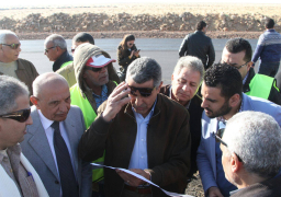 وزير النقل يتفقد طريق وادي النطرون/العلمين ويوجه بتكثيف العمل