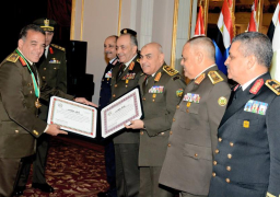 بالصور..صدقى صبحى يكرم قادة القوات المسلحة المحالين للتقاعد