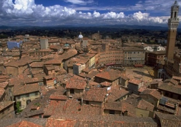 إيطاليا خصصت 2.2 مليون يورو لترميم أسوار مدينة سيينا
