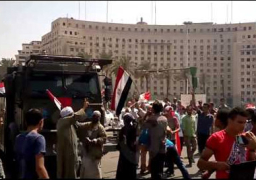 المواطنون يتجمعون بالتحرير للاحتفال بذكرى ثورة 25 يناير وعيد الشرطة