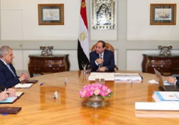 الرئيس السيسى يجتمع بمحلب ووزير الإسكان لاستعراض المشروعات القومية