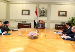 الرئيس يجتمع بوزيري الدفاع والري ورئيس المخابرات العامة