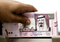 الريال السعودي يهبط أمام الدولار في العقود الآجلة بفعل التوتر مع إيران