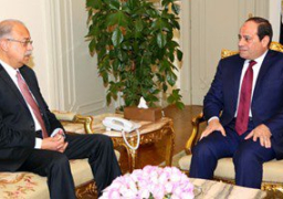 السيسى يبحث مع شريف إسماعيل سير المشروعات القومية.. رئيس الوزراء: الحكومة عازمة على تهيئة مناخ الاستثمار والقضاء على البيروقراطية.. والرئيس يؤكد ضرورة الإعداد الجيد لها خلال زيارة نظيره الصينى لمصر