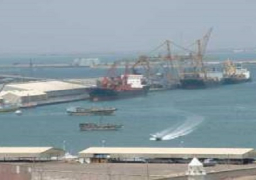انتظام العمل بموانئ بورسعيد ودمياط رغم سوء الأحوال الجوية