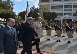 بالصور .. محافظ المنيا يضع إكليل الزهور على النصب التذكاري لشهداء الشرطة