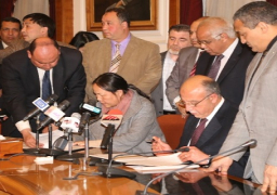 بالصور .. محافظة القاهرة توقع مذكرة تفاهم مع شركات صينية لانشاء جراجات الكترونية