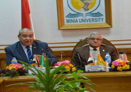 بالصور ..محافظ المنيا يطالب الشباب بالمشاركة بالمجالس المحلية وزيارة موقع المليون فدان