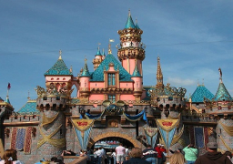 افتتاح ديزني لاند في شنغهاي في يونيو