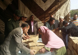 توزيع مساعدات على 1386 أسرة بشمال سيناء