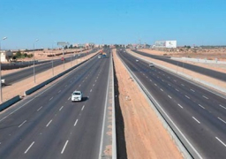 توقف حركة المرور بسبب تصادم سيارتين بطريق إسكندرية الصحراوى